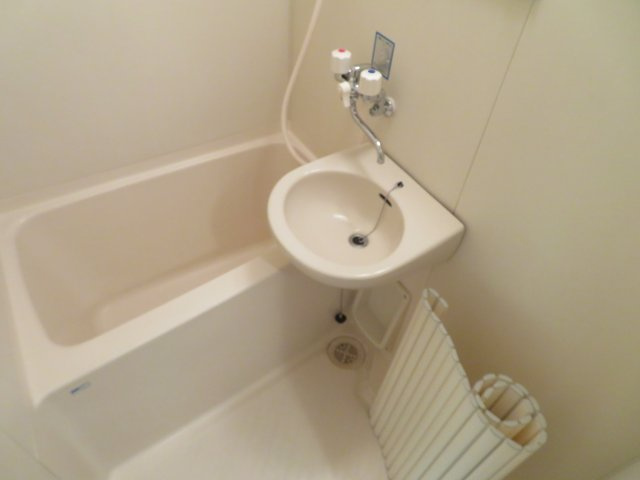 リバティ円応寺の浴室|落ち着いた空間のお風呂です
