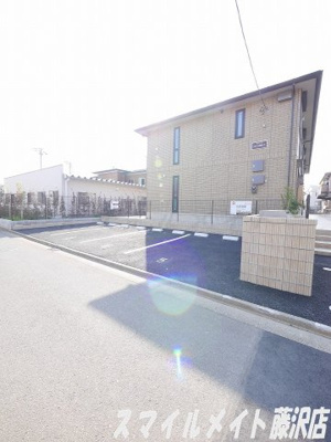【駐車場】 | リナウル鵠沼Ⅳ（リナウルクゲヌマ4） | 株式会社スマイルメイトでは契約金のクレジット決済も可能です♪