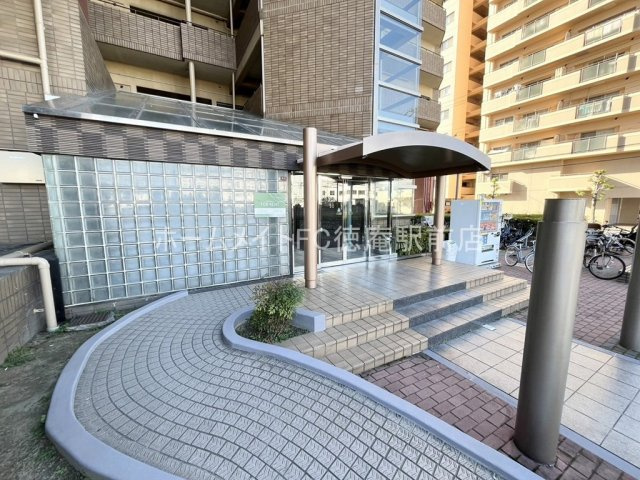 DO鶴見のエントランス