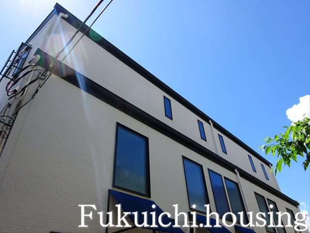 クレアシオン経堂の外観