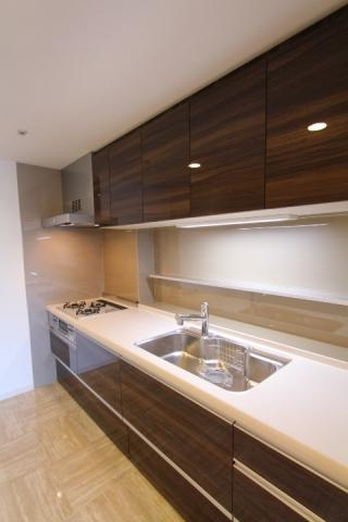 千代田区二番町の賃貸マンションのキッチン|同反転タイプ参照