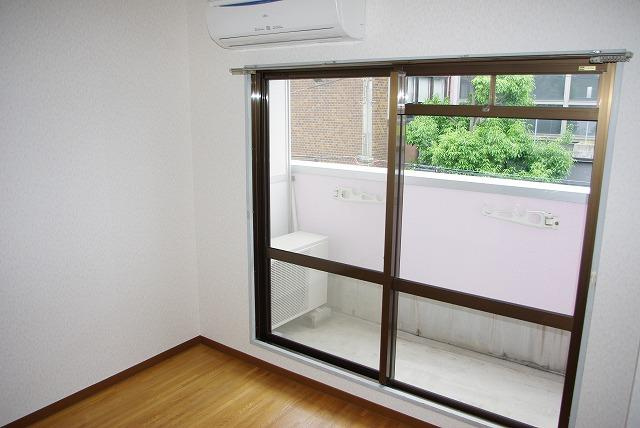 トマトハウスのバルコニー|バルコニー付きです