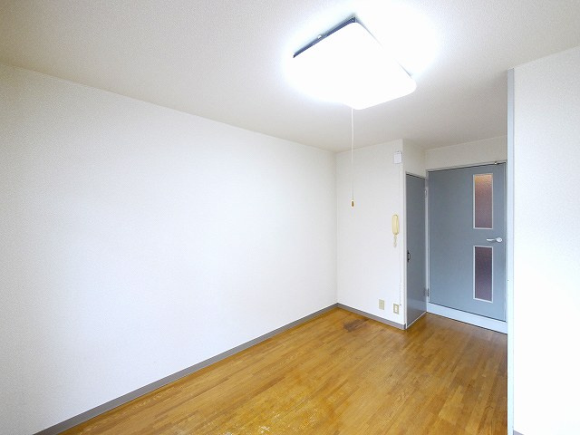 トマトハウスの居間・リビング|こちらの居間で趣味の時間をお楽しみください