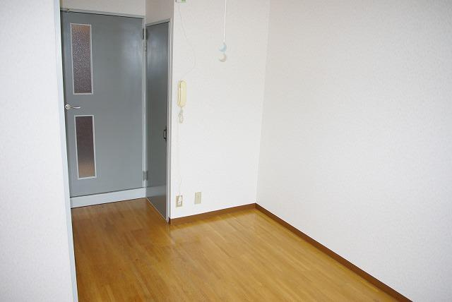 トマトハウスの洋室|明るい洋室です