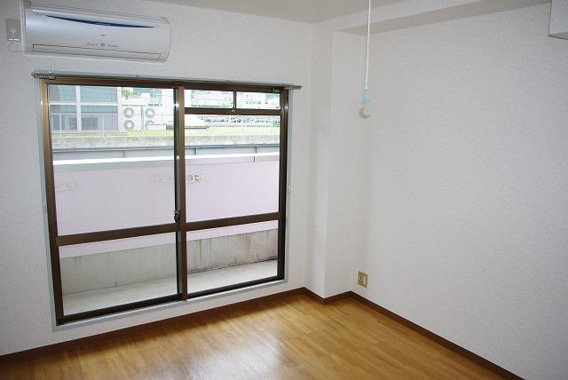 トマトハウスの洋室|ゆったりした洋室です