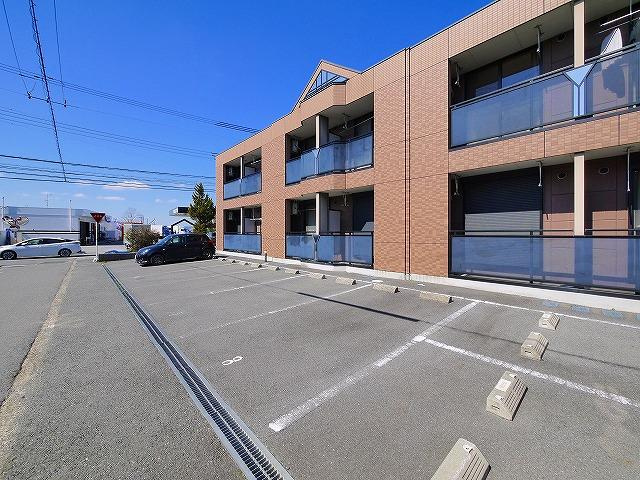 プランドール大和の駐車場