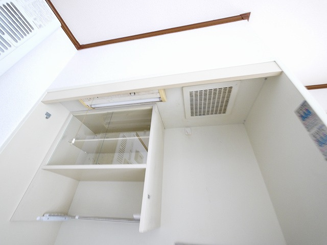 泉都ハイツのキッチン|コンパクトなキッチンで掃除もラクラク