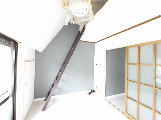 泉都ハイツの洋室|個人の部屋や寝室として使える洋室です