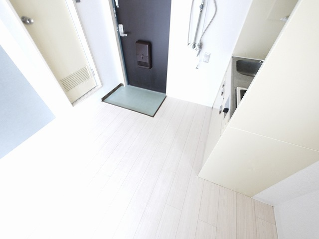泉都ハイツの玄関|明るい玄関です