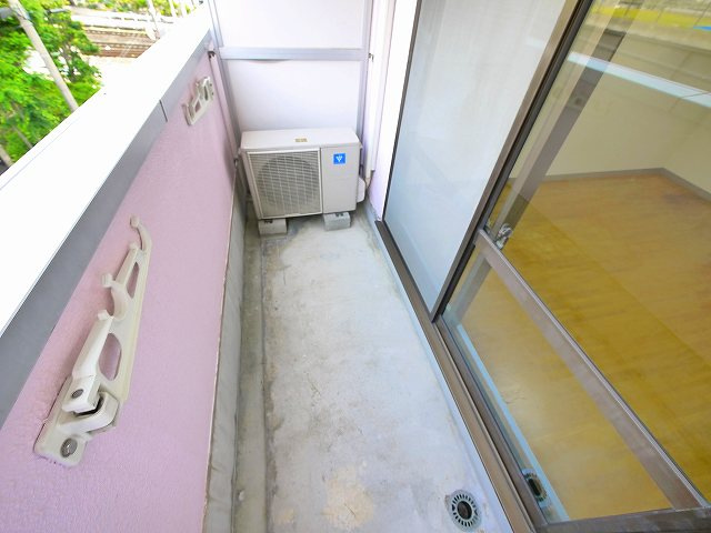 トマトハウスのバルコニー|お洗濯にも便利なバルコニー付き