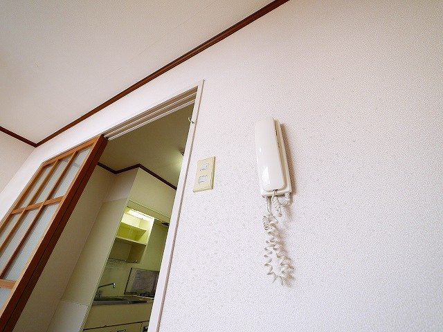 泉都ハイツのセキュリティ|インターホンが付いているお部屋です。