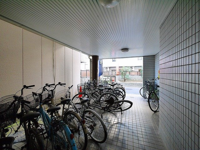 泉都ハイツのその他共用部分|自転車置き場があります。