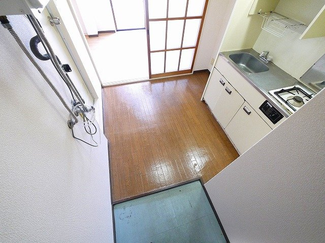 泉都ハイツの玄関|出入りのしやすい玄関です
