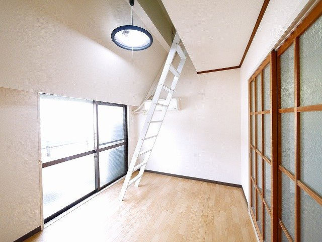泉都ハイツの寝室|落ち着いて過ごせるお部屋なので、寝室にいかがでしょうか