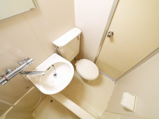 泉都ハイツのトイレ|落ち着いたトイレです