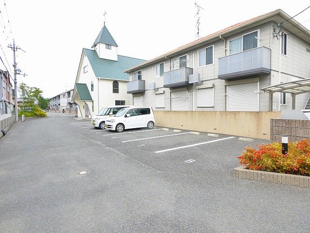 ラフィナートＡの駐車場