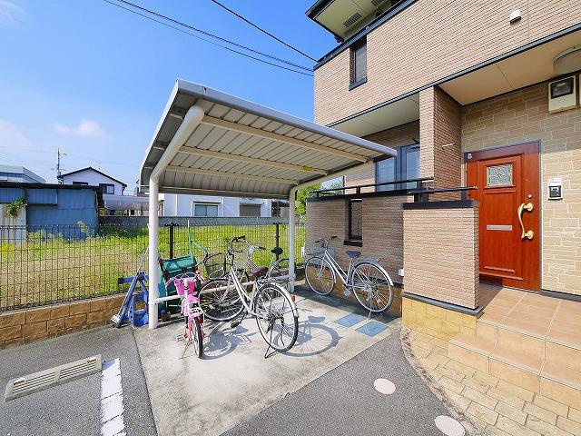 グラン　ソレイユ（西長柄町）のその他共用部分|屋根付き駐輪場です