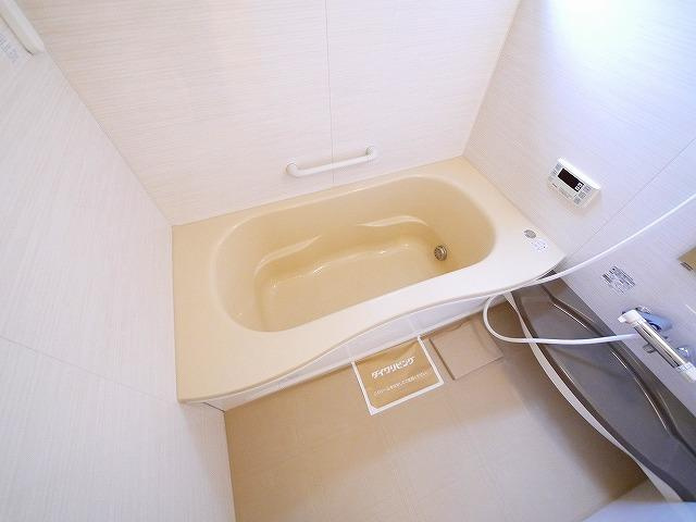 ラ・フロール青垣の浴室|一坪タイプの浴槽でゆったりとお寛ぎいただけます