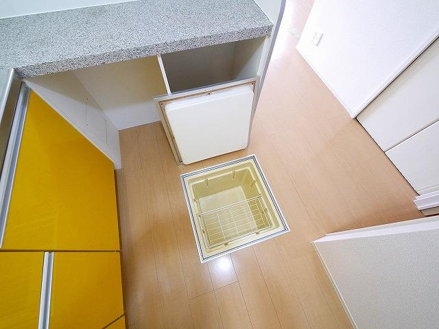 ラ・フロール青垣の収納|調味料などがしまえるスペースです