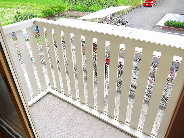 フォンティーヌのバルコニー|外からの目が気にならないバルコニーで洗濯物が干せます