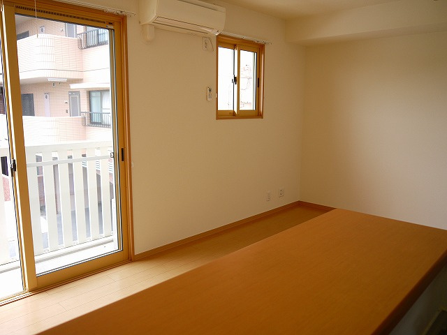 フォンティーヌの洋室|落ち着いた色調の洋室です