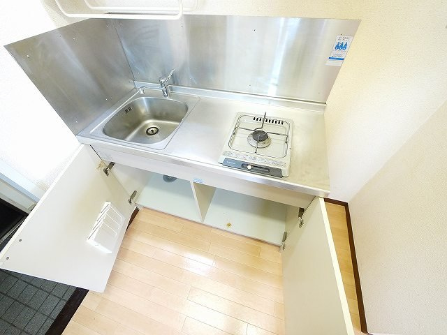 ボヌールBのキッチン|コンパクトなキッチンで掃除もラクラク