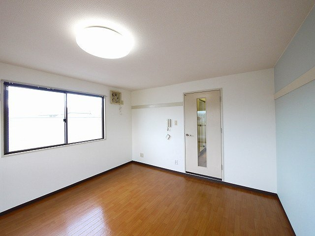 ボヌールBの寝室|広々とした洋室です