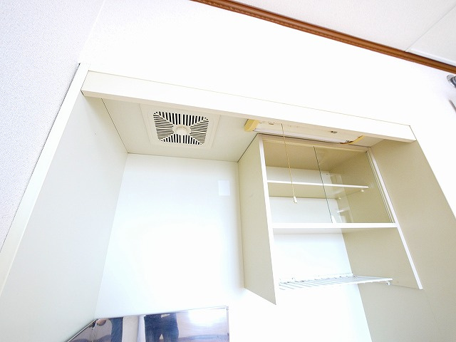 泉都ハイツの設備|収納と換気扇です