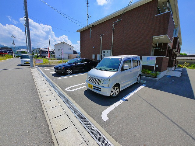 メゾンド・グラースの駐車場|駐車場完備です