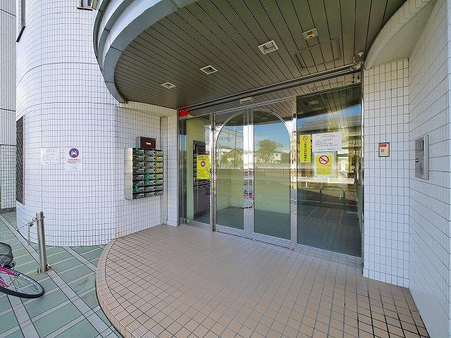 エクセレント天理のエントランス|オートロック式ですので安心です