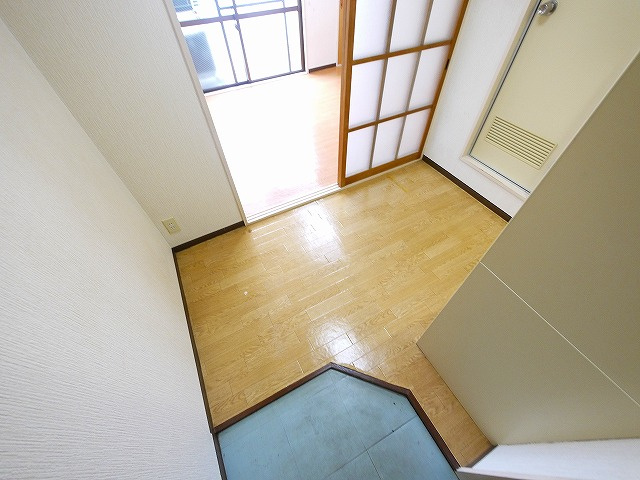 泉都ハイツの玄関|落ち着いた玄関です