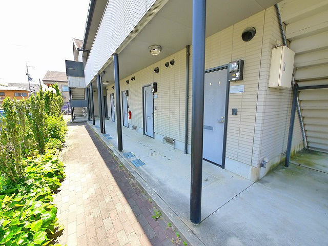 アンマリットハイツのその他共用部分|ゆとりのあるエントランスです