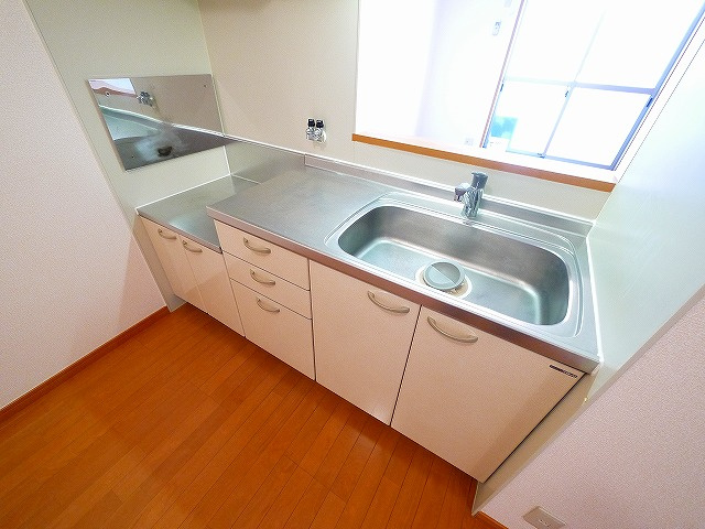 クレールマーマのキッチン|コンパクトなキッチンで掃除もラクラク