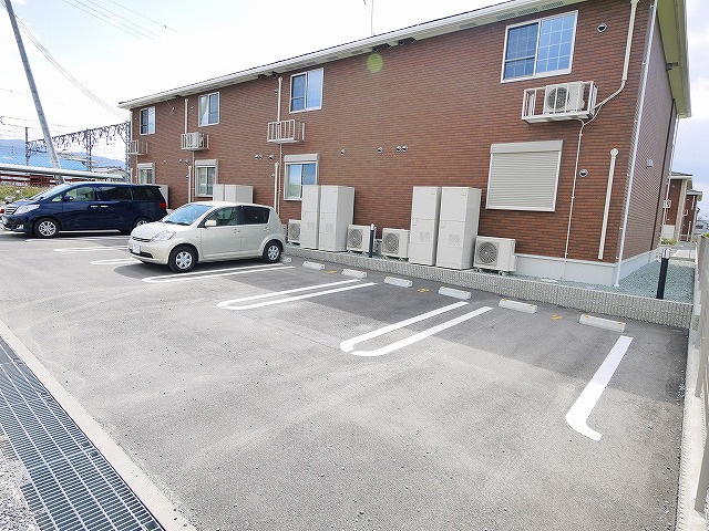 サンガーデンＭ・Ⅲの駐車場|カースペースがあります