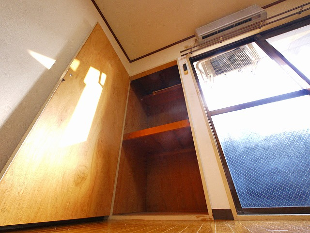 CASA天理の洋室|落ち着いた色調の洋室です