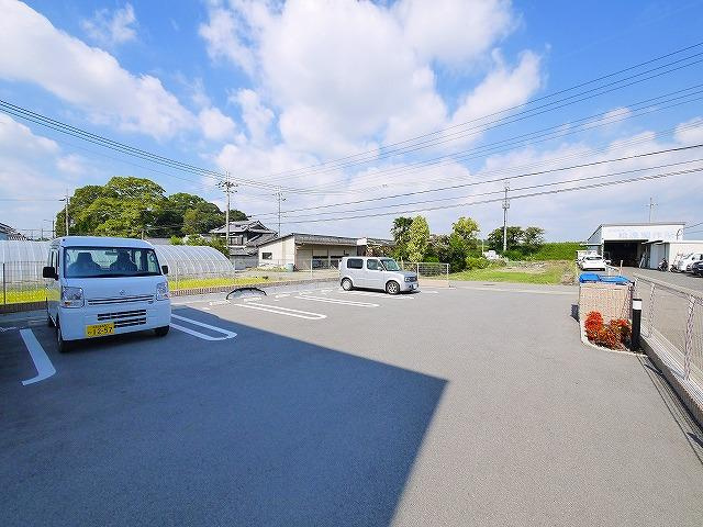 ユーハイツの駐車場|駐車場完備です