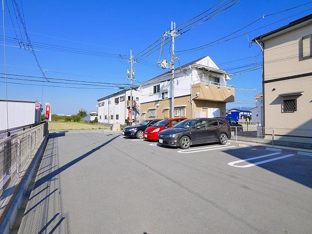 ミーハイツの駐車場|駐車スペースもあります