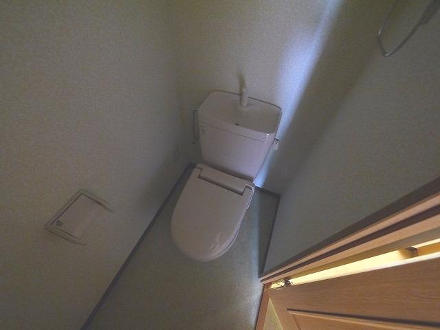 結充Immeuble　A館のトイレ|落ち着いた色調のトイレです