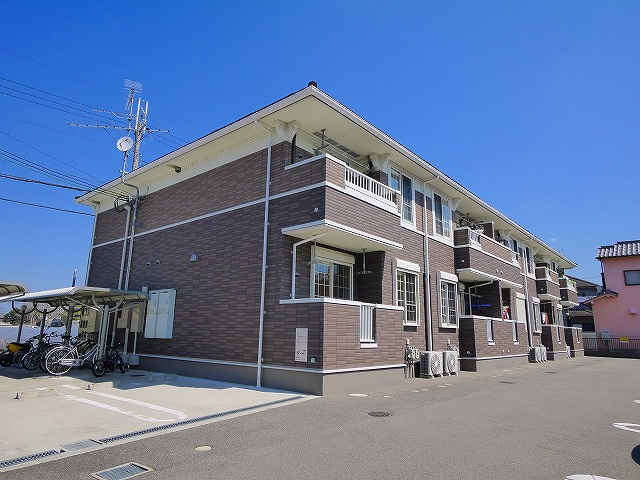 エスメラルダの外観|おしゃれな外観です