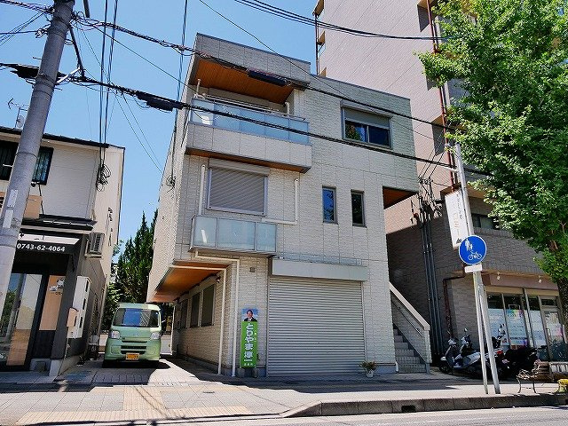 シャーメゾン川原城の外観