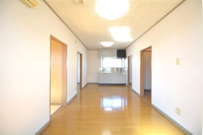 【居間・リビング】 | ロアール北美 | ゆったり過ごせる居間です