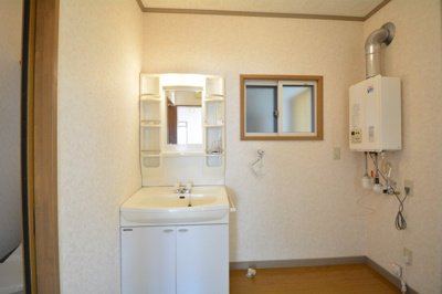 【洗面所】 | ロアール北美 | スペースが確保できる洗面所です