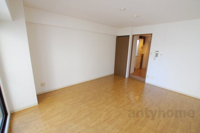 ＴＭ南森町　仲介手数料無料の居間・リビング