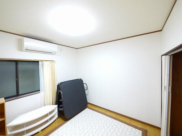 若草ビレッジの洋室