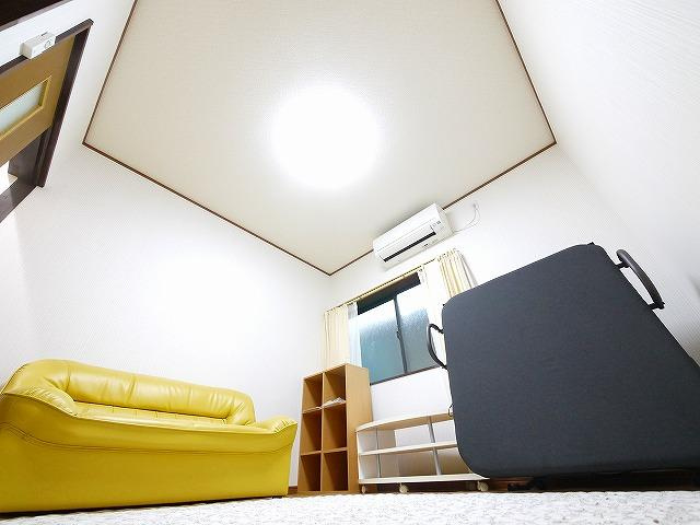 若草ビレッジの洋室