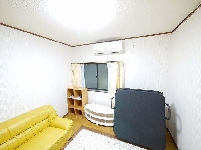 若草ビレッジの居間・リビング