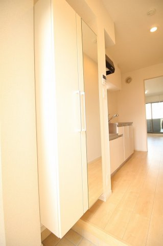 リリーオブナイルの玄関|同施工会社同型タイプの別のお部屋です