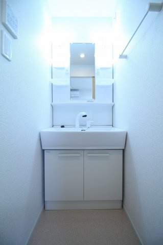 リリーオブナイルの独立洗面台|同施工会社同型タイプの別のお部屋です