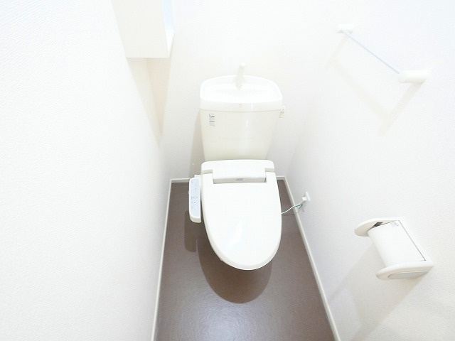 レジデンス西九条のトイレ|落ち着いたトイレです