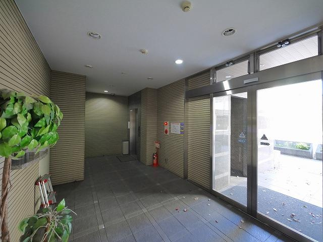 フォルトゥーナ三条大宮のエントランス